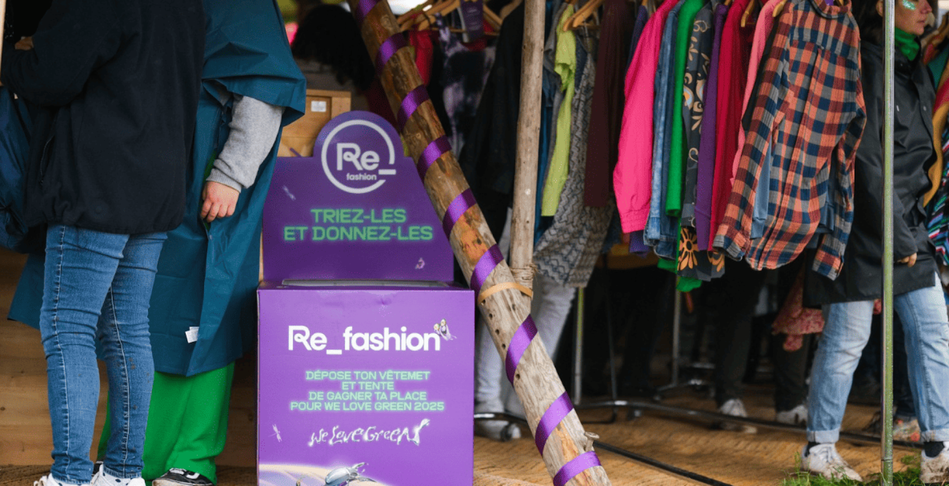 Borne de collecte textile