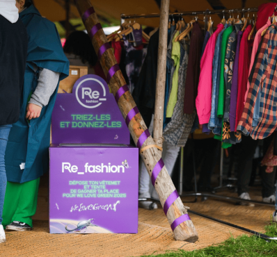 Borne de collecte textile