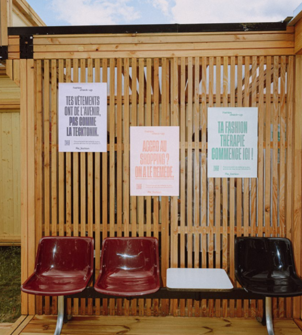 cliché de sièges et affiches
